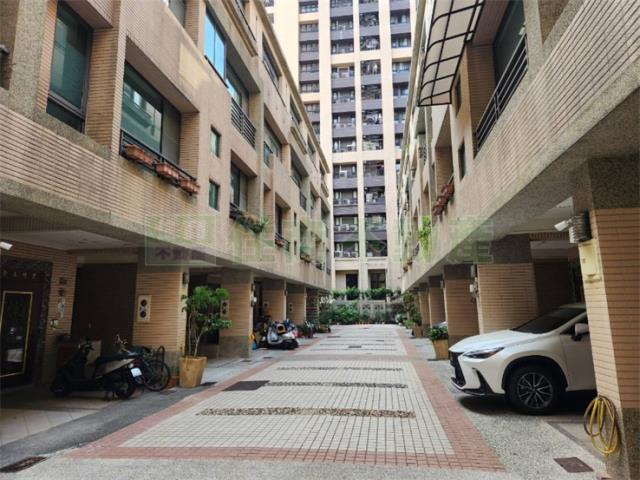 高雄鼓山透天-14